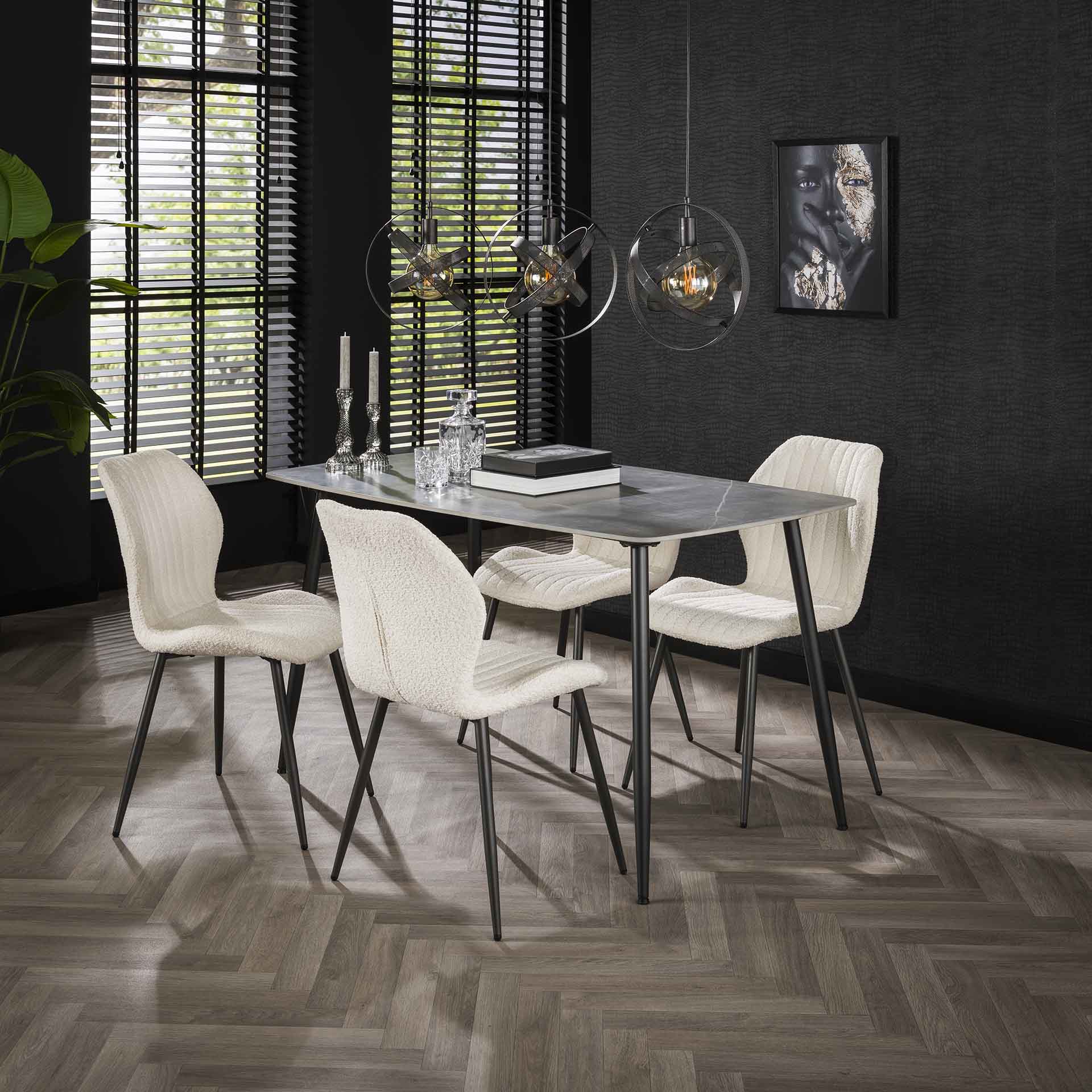 Spisebord med keramisk topplade og metalben